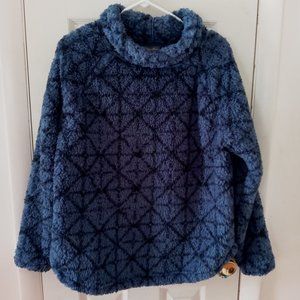 New With Tags - Gorgeous Eddie Bauer Fleece Pullover